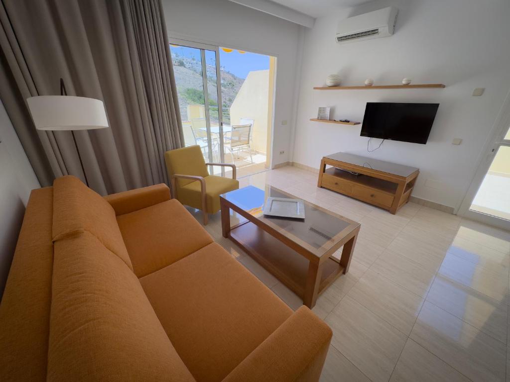 Holiday Club Sol Amadores — 2