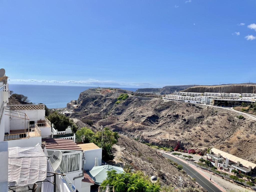 HomeForGuest Amplio apartamento con piscina y terraza en Mogan — 1