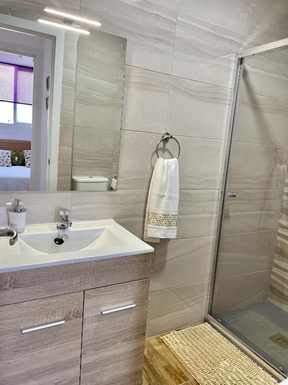 HomeForGuest Amplio apartamento con piscina y terraza en Mogan — 7