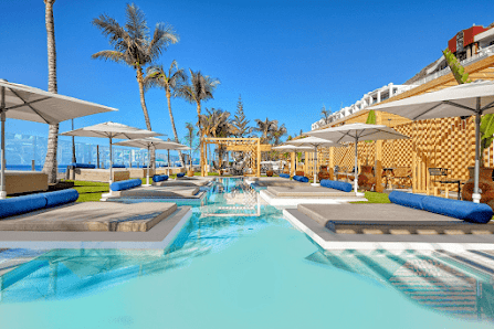 La Riviera Beach Club — 1