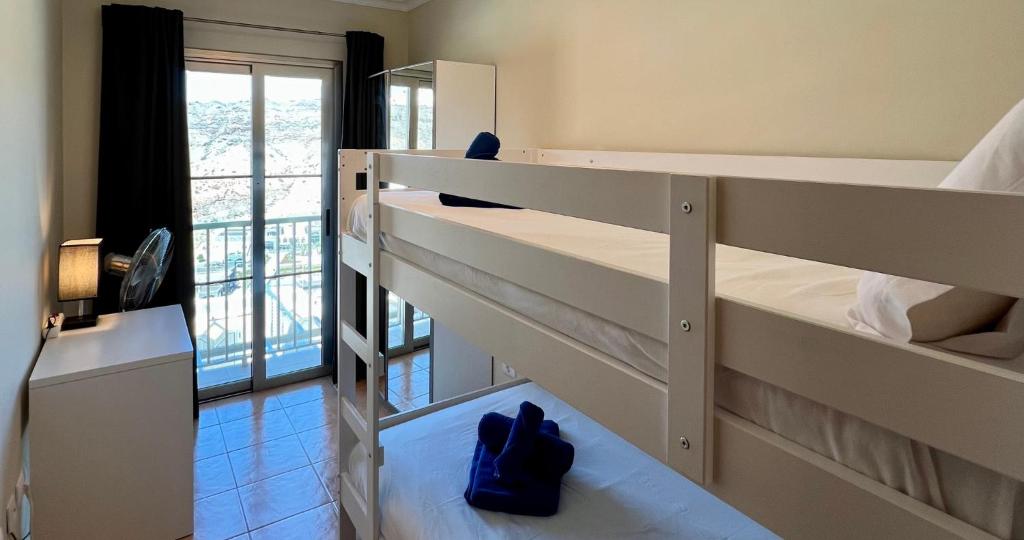 Las Brisas Duplex - 3-Bedroom House, AC, Pool & BBQ — 11