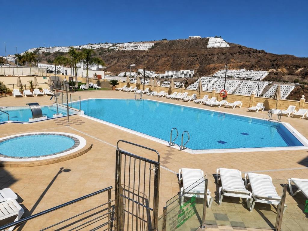 Las Brisas Duplex - 3-Bedroom House, AC, Pool & BBQ — 2