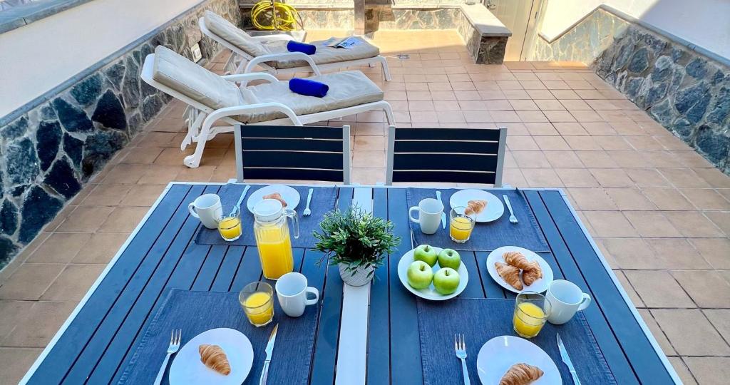 Las Brisas Duplex - 3-Bedroom House, AC, Pool & BBQ — 3