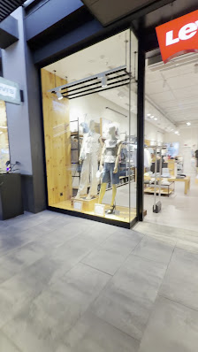 Levi's C.C. Mogán Mall — 3