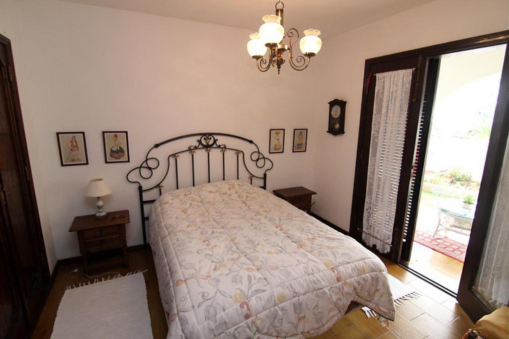 Lovely 2 bedroom house with private garden — 1