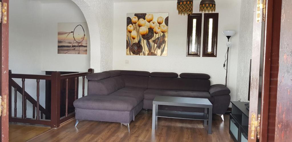 Lovely 2 bedroom house with private garden — 5