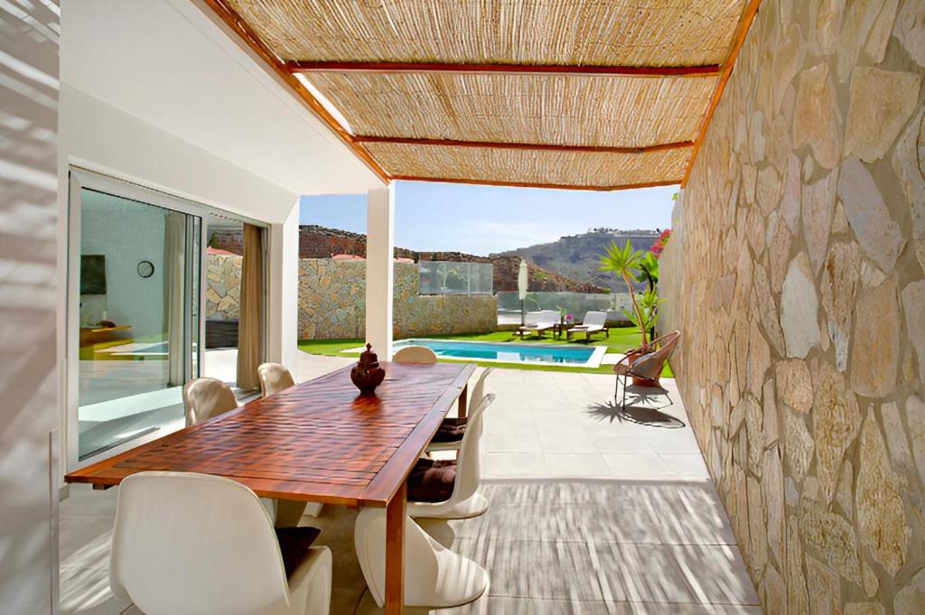 Luxury Boho Villa with Heated Pool, Rooftop and Panoramic Sea View in Amadores — 2