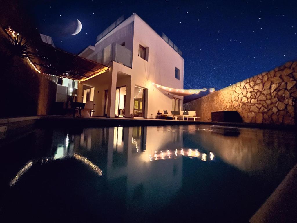 Luxury Boho Villa with Heated Pool, Rooftop and Panoramic Sea View in Amadores — 4