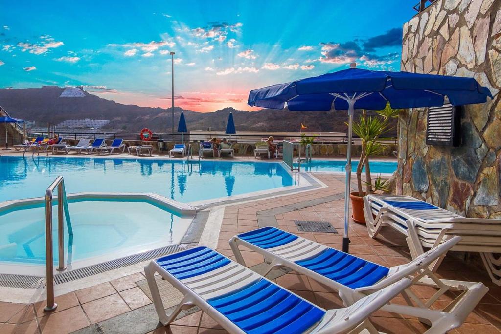 Luxury Renovated Duplex with 3 Pools Private Jacuzzi — 6