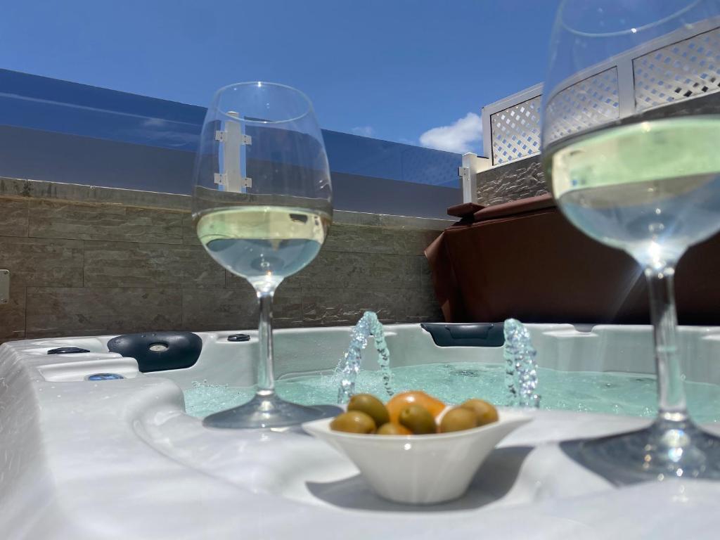 Luxury Renovated Duplex with 3 Pools Private Jacuzzi — 7