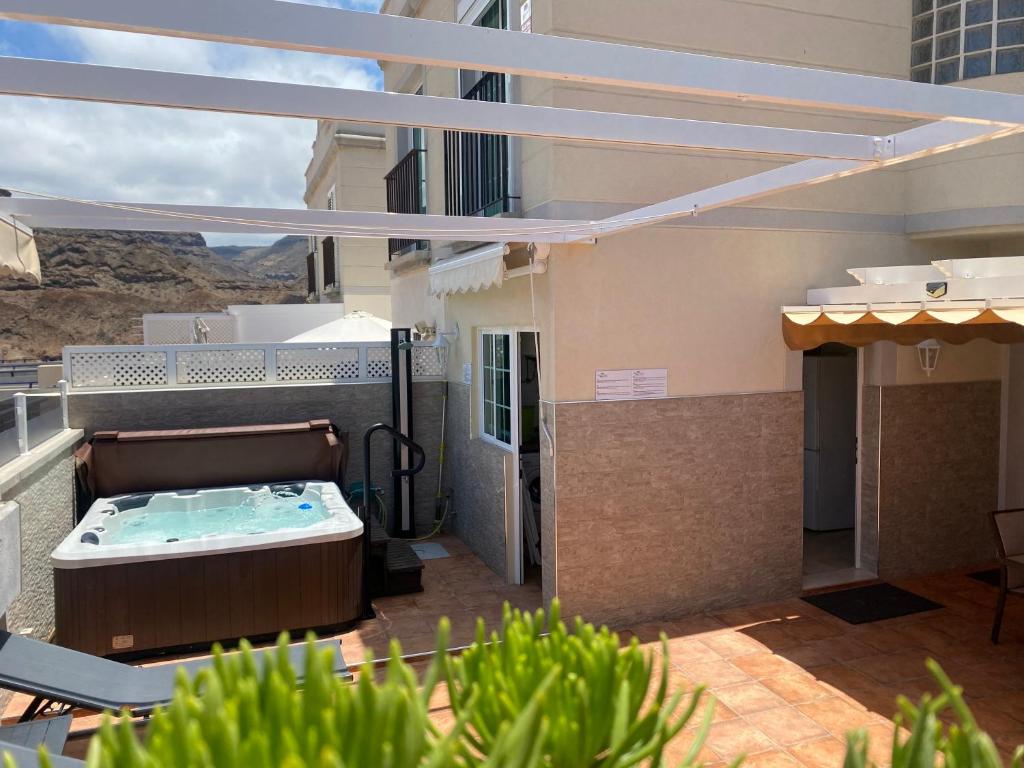 Luxury Renovated Duplex with 3 Pools Private Jacuzzi — 8
