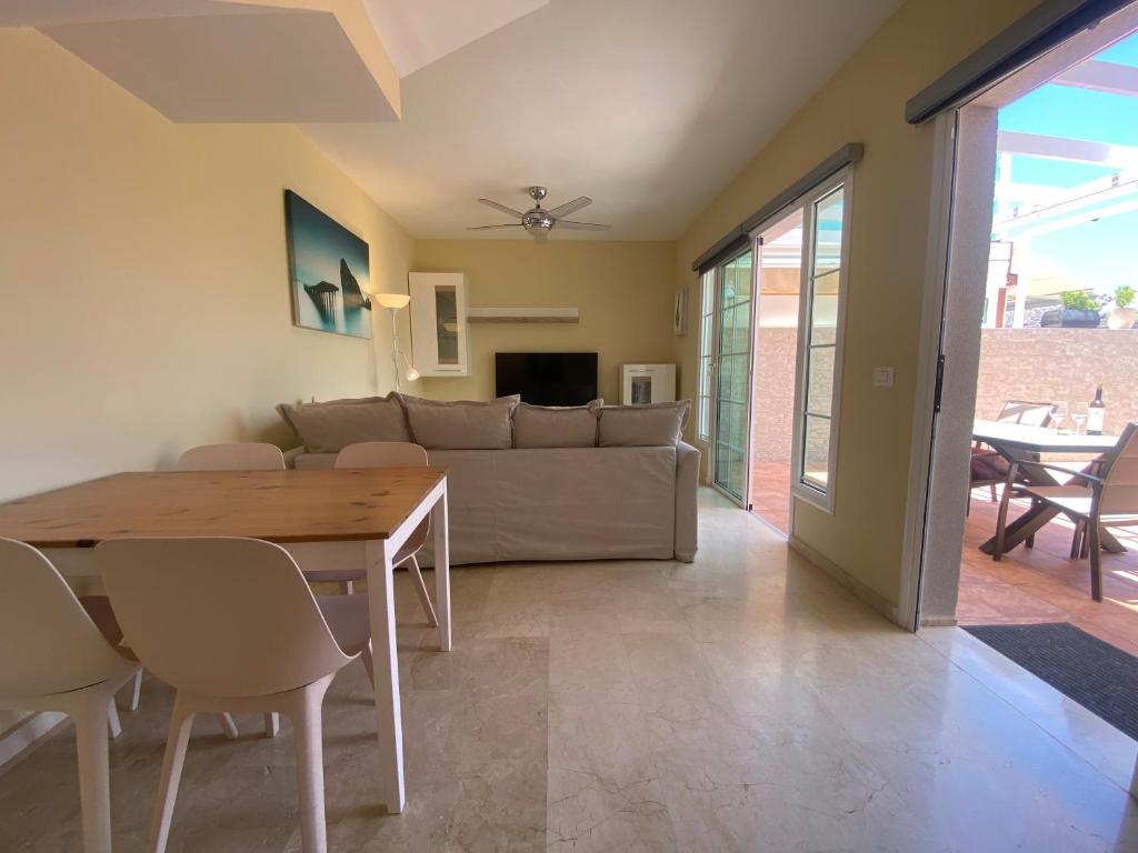 Luxury Renovated Duplex with 3 Pools Private Jacuzzi — 9