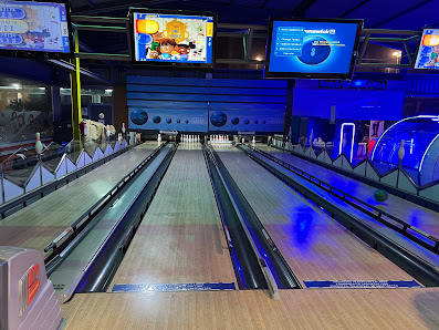 Mini Arcade & Bowling — 1