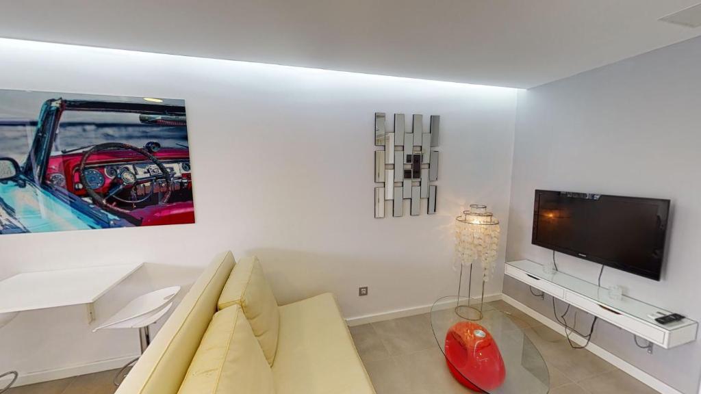 Modern Designer Apartment — 2