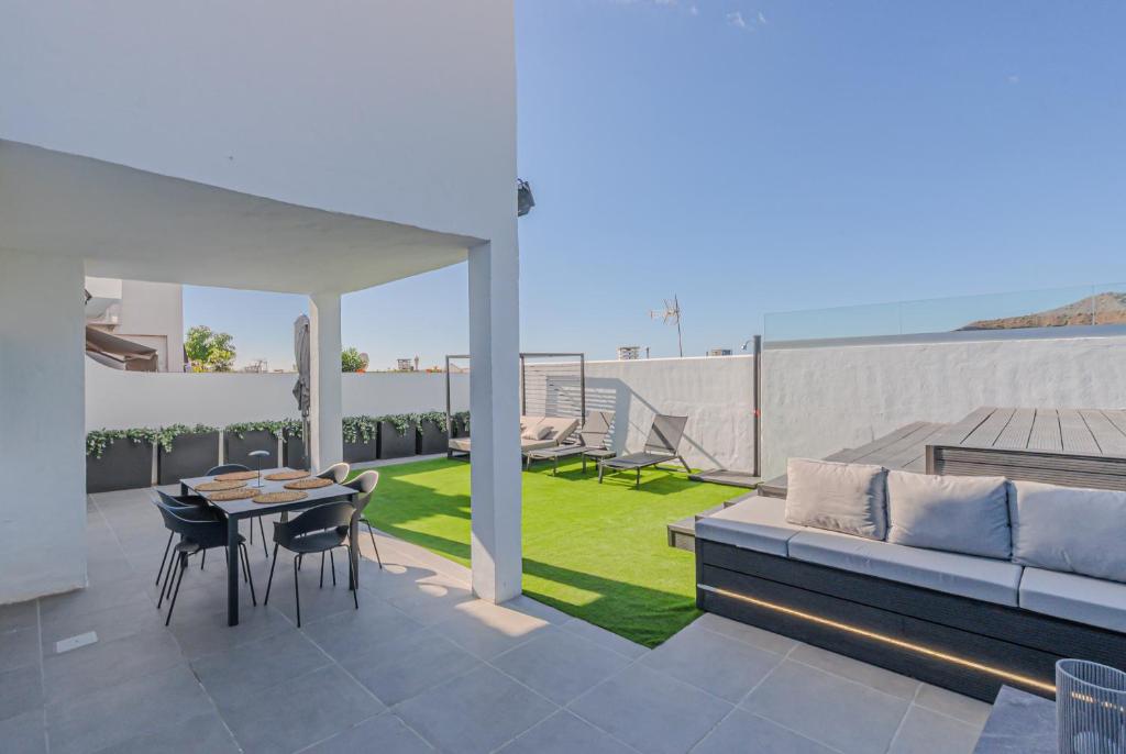 Modern house with sea views, pool and a chillout terrace — 3