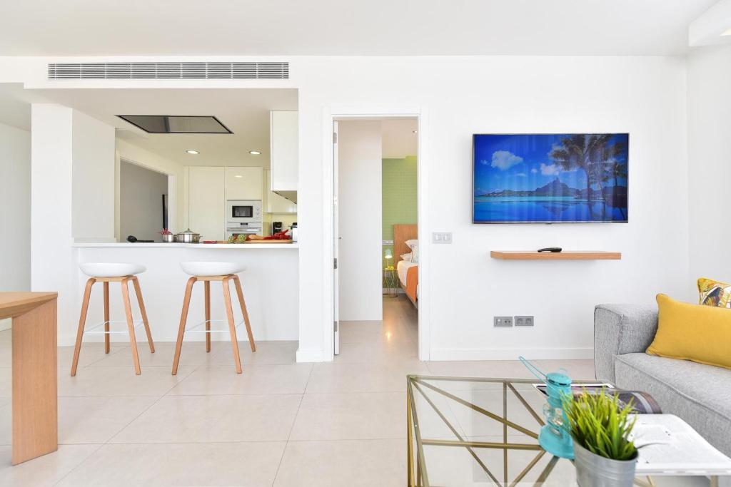 Mogan Beachfront apartment V&L by VillaGranCanaria — 2