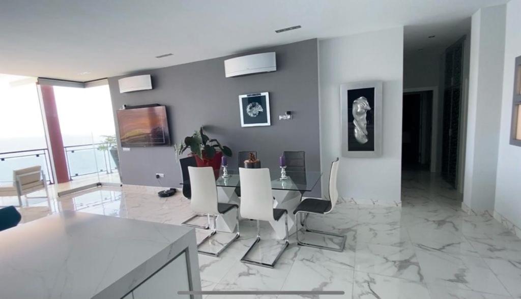 PENTHOUSE IN THE SEA, Tauro — 10