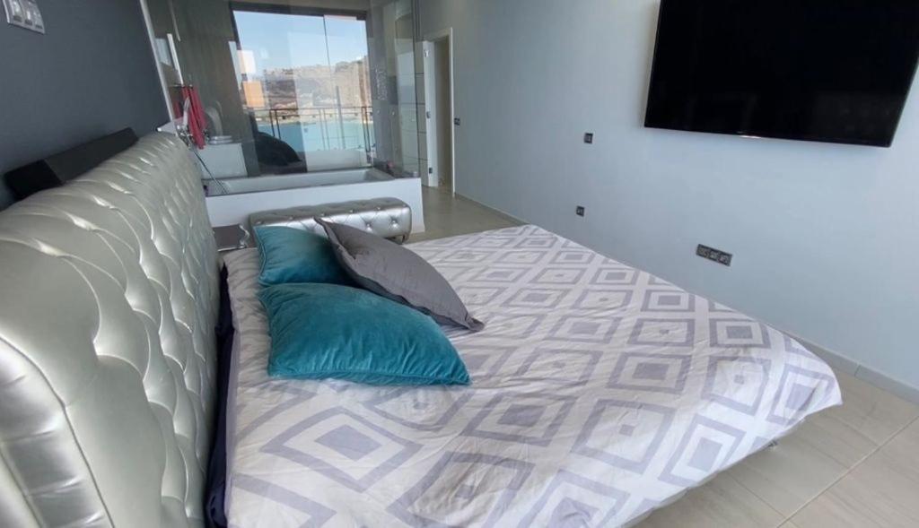 PENTHOUSE IN THE SEA, Tauro — 11