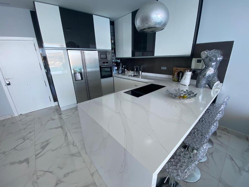 PENTHOUSE IN THE SEA, Tauro — 7