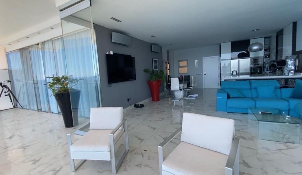 PENTHOUSE IN THE SEA, Tauro — 8