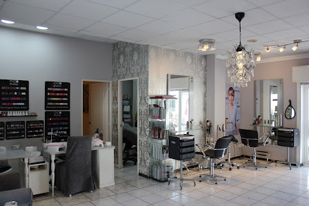 Pretty Woman Hair & Beauty — 1