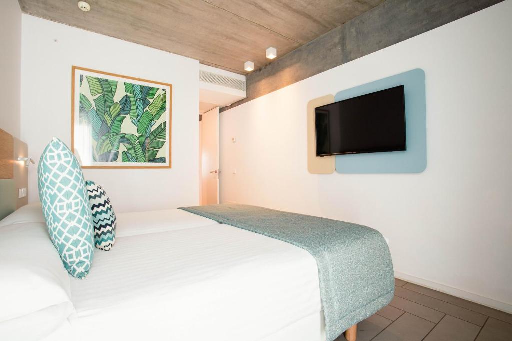 Resort Cordial Santa Águeda & Perchel Beach Club — 6