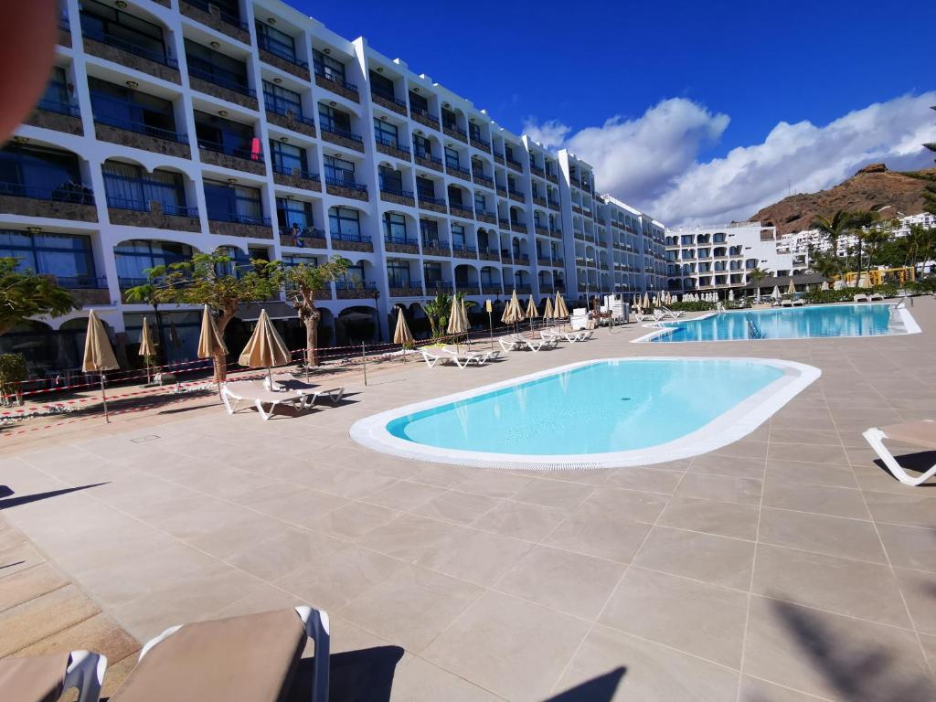 Riviera Peace — 11