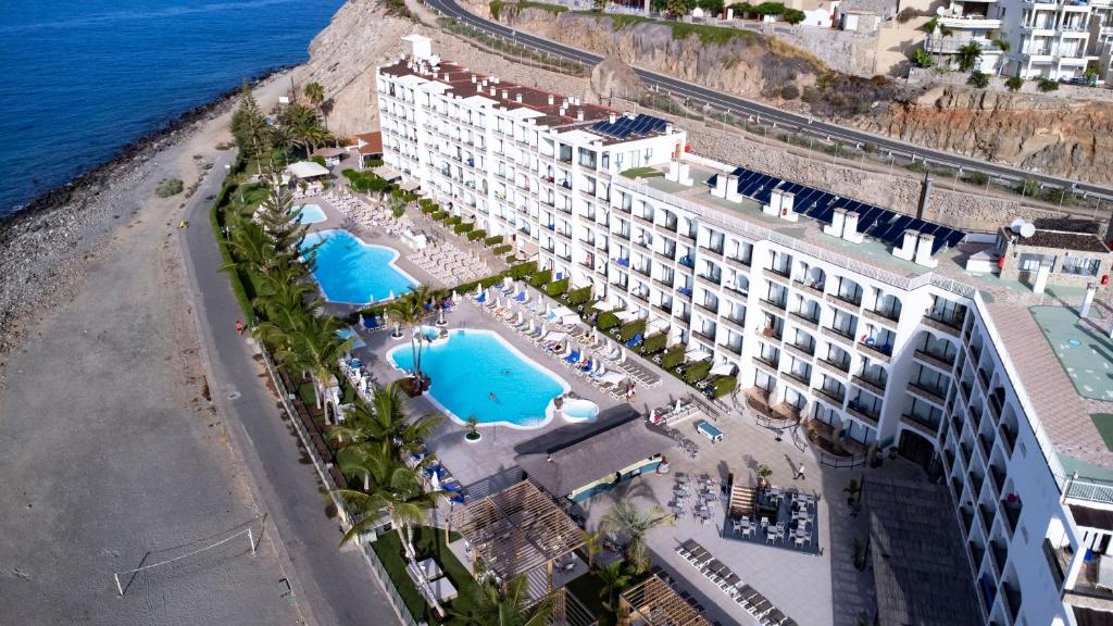 Riviera Peace — 6