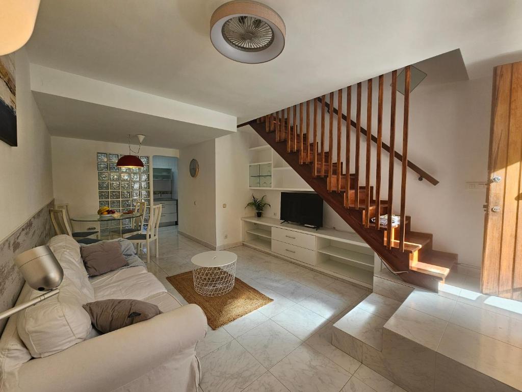Spacious Family Duplex with Access to the Pool — 8