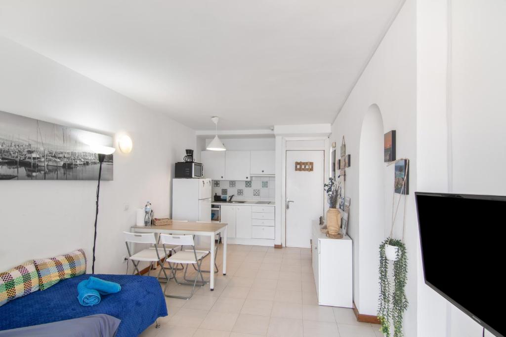 Stunning Sunset Ocean View Apt — 4