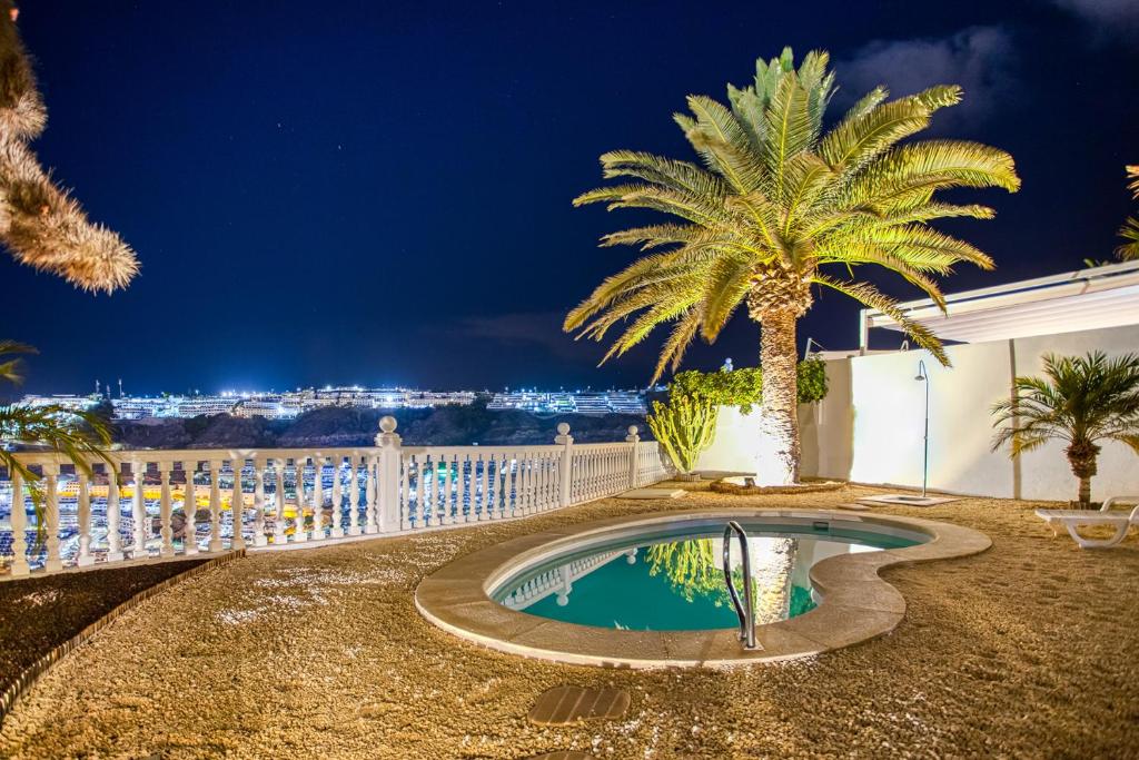 Stunning Villa with Breathtaking Ocean View — 1
