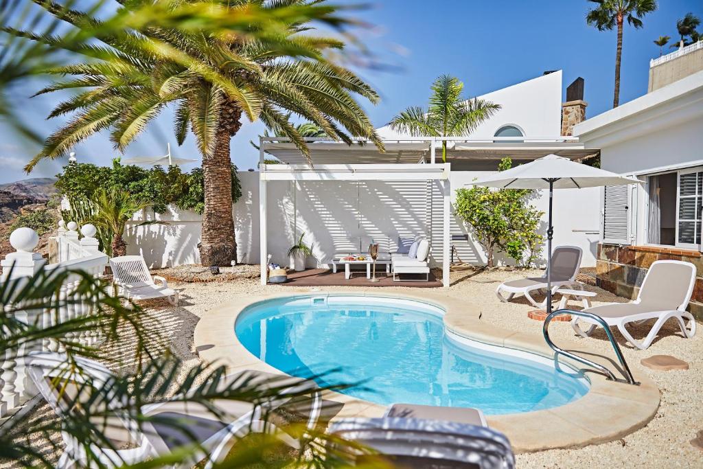 Stunning Villa with Breathtaking Ocean View — 2