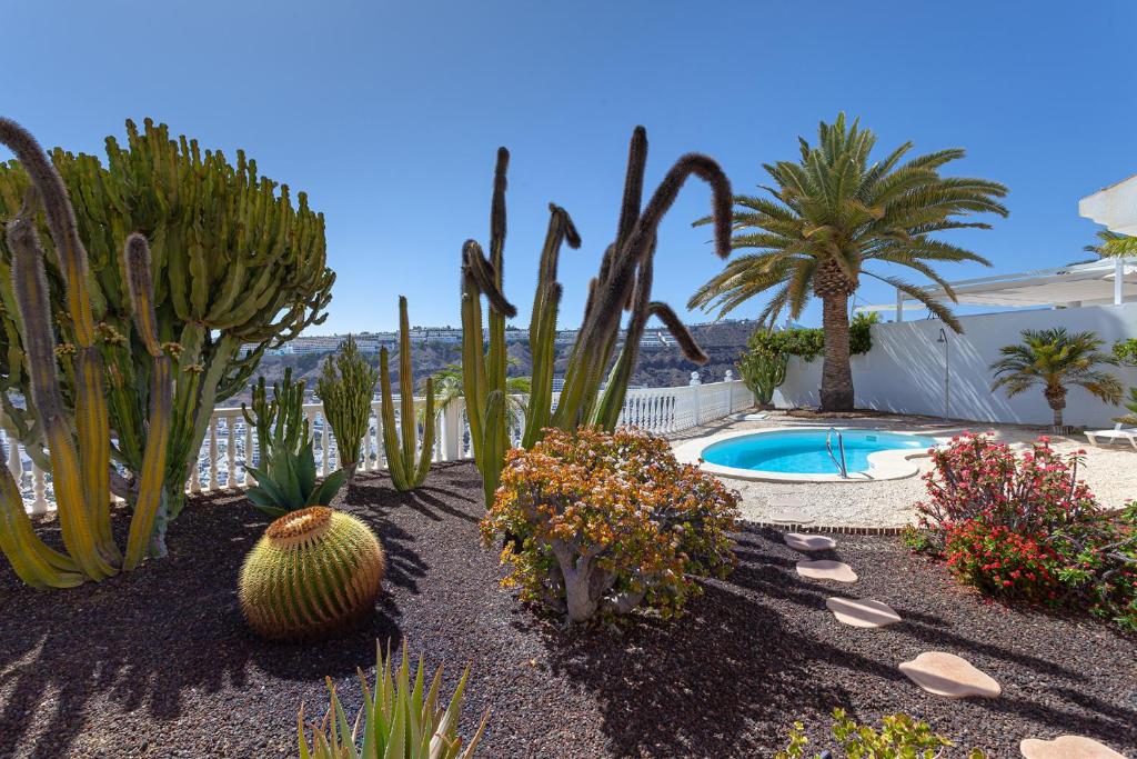 Stunning Villa with Breathtaking Ocean View — 8
