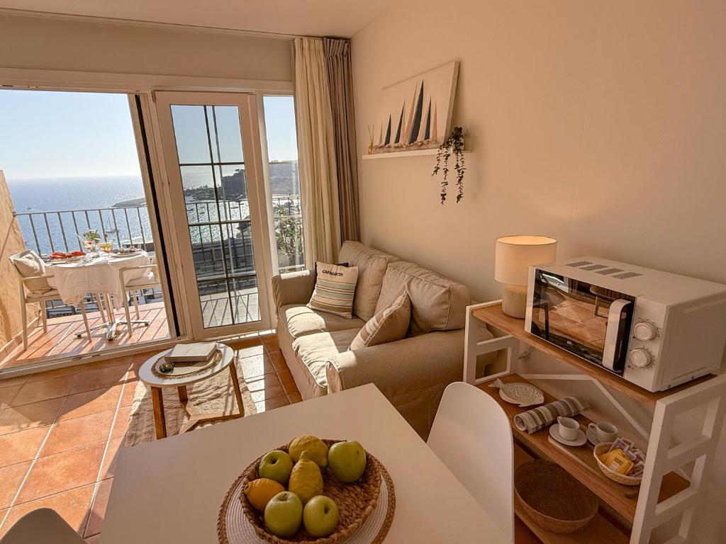 Sunset Balcony & Sea Views in Patalavaca Apt 08 — 10