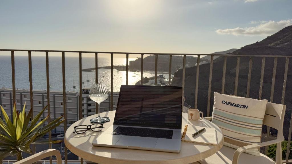 Sunset Balcony & Sea Views in Patalavaca Apt 08 — 2
