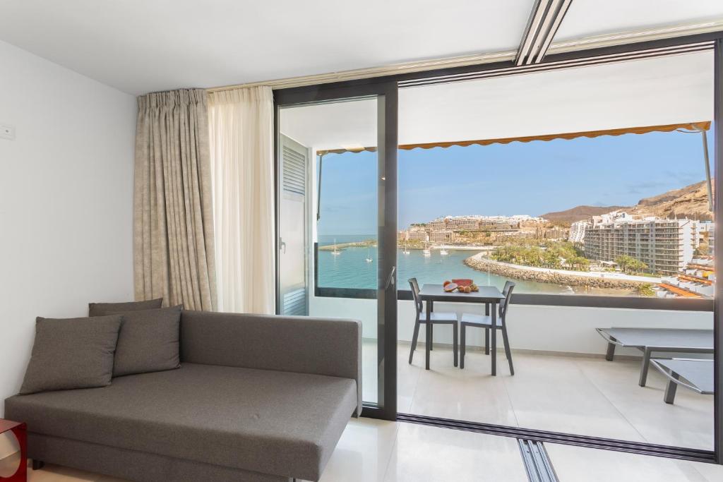 Vacaciones 'Ocean Wave Retreat' con vistas al mar, Wi-Fi y aire acondicionado — 1