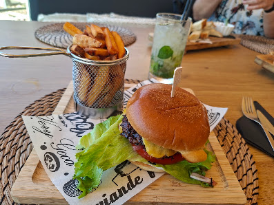 Vibe Beach House Restaurant / Bar — 3