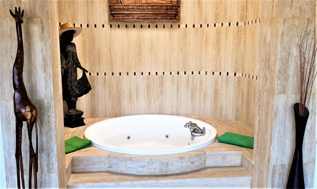 VILLA DE LUXE 5***** golf - piscine chauffée - home cinéma - billard — 9