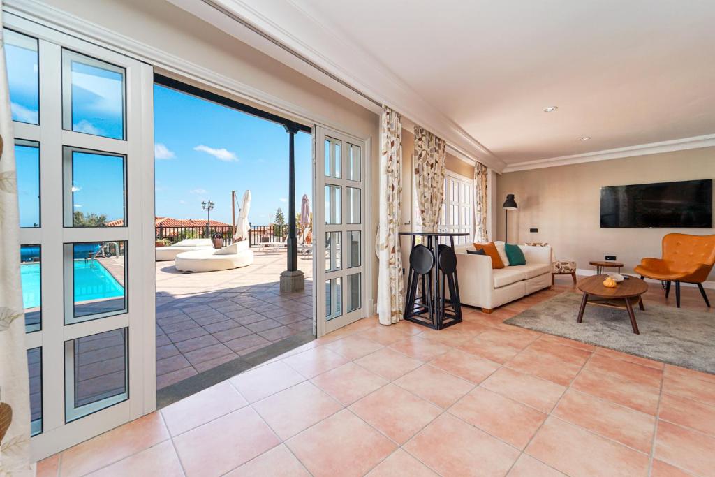 Villa Magnificent — 10