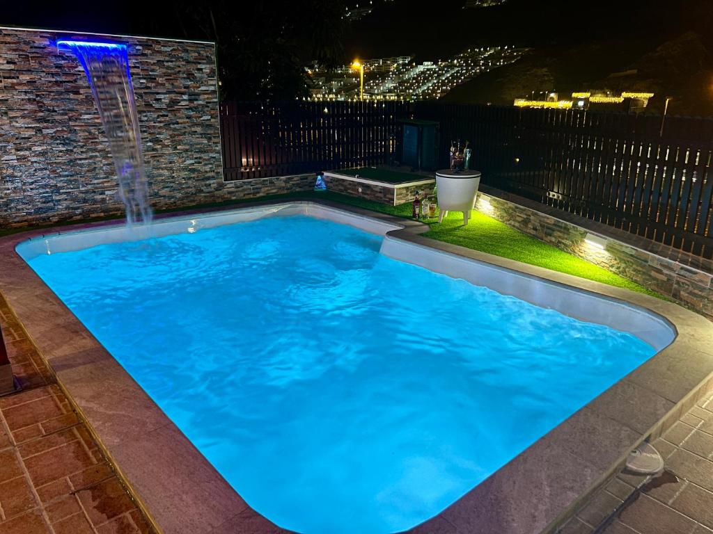Villa Puerto Rico in front of the shopping center with private heated saltwater pool with jacuzzi&arcade games&table football — 3
