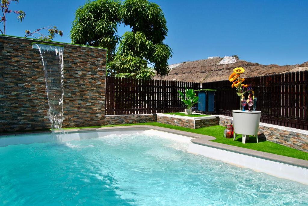 Villa Puerto Rico in front of the shopping center with private heated saltwater pool with jacuzzi&arcade games&table football — 5