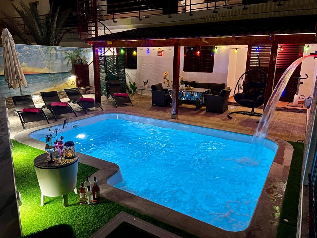 Villa Puerto Rico in front of the shopping center with private heated saltwater pool with jacuzzi&arcade games&table football — 6