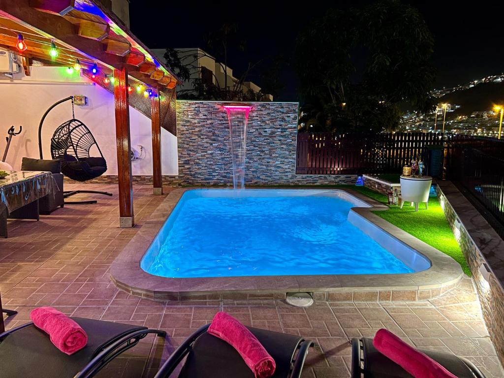 Villa Puerto Rico in front of the shopping center with private heated saltwater pool with jacuzzi&arcade games&table football — 9