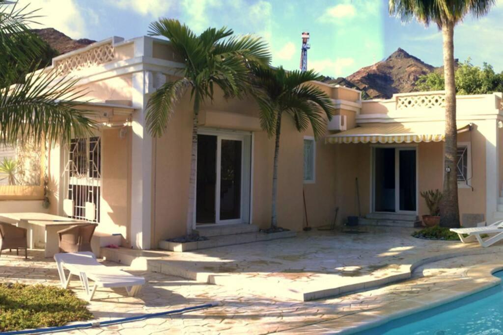 Villa-Tauro Leyh — 1