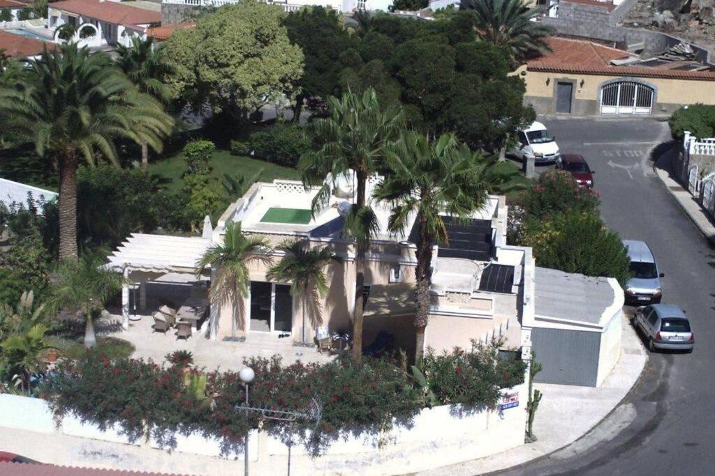 Villa-Tauro Leyh — 2